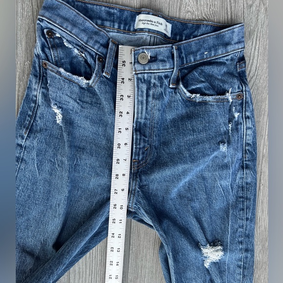 Abercrombie & Fitch High Rise Mom Jeans Womens Size 2R Distressed Raw Hem Ankle - Picture 6 of 8